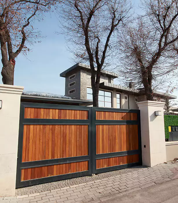 Wooden Gate Repair in Belle Glade, FL